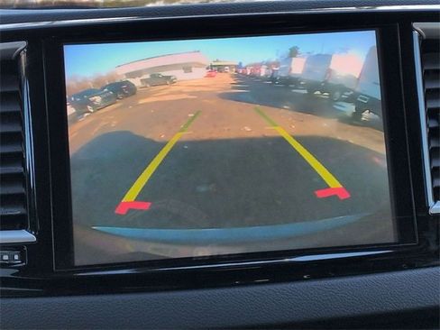 Used 2023 Chrysler Pacifica Touring-L image 35