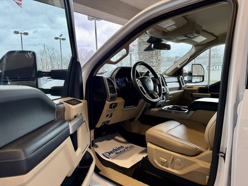 Used 2019 Ford F250 Lariat w/ Lariat Ultimate Package image 2