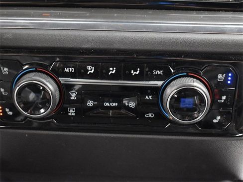 Used 2024 Chevrolet Silverado 2500 High Country w/ Midnight Edition image 20