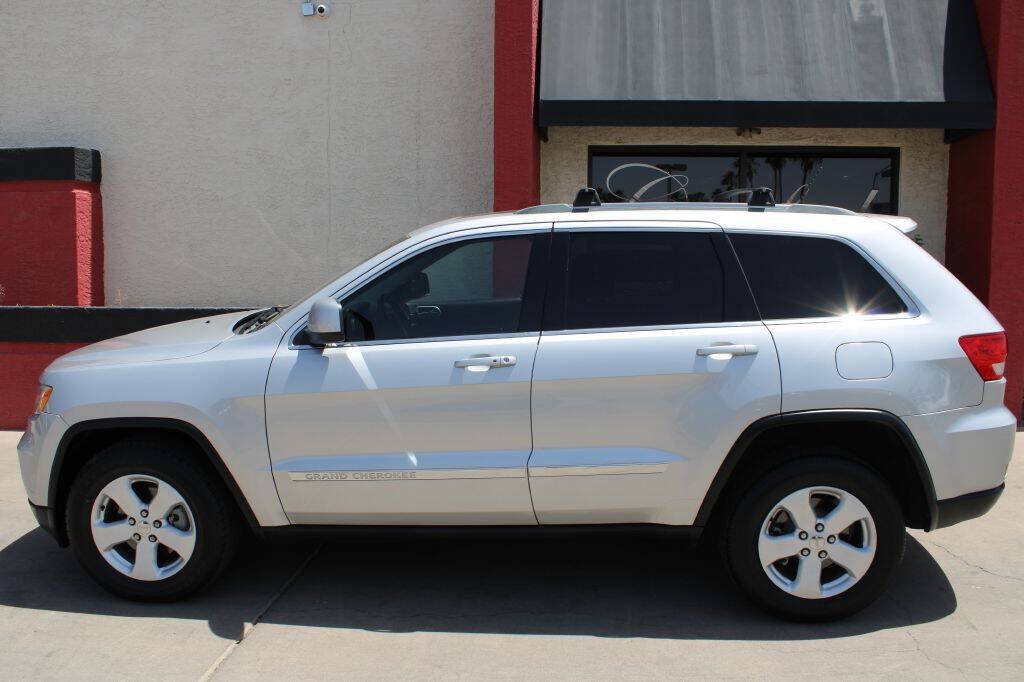 Used 2012 Jeep Grand Cherokee Laredo RWD image 3