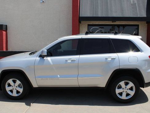 Used 2012 Jeep Grand Cherokee Laredo RWD image 3