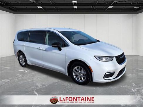 Certified 2024 Chrysler Pacifica Touring-L image 7