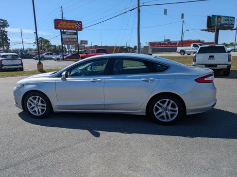 Used 2013 Ford Fusion SE FWD image 7