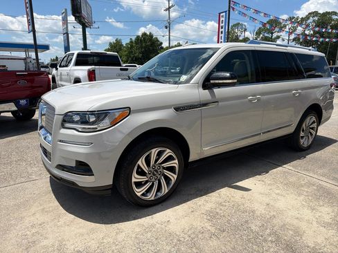 Used 2022 Lincoln Navigator L Reserve RWD image 3