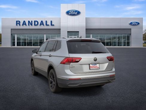 Used 2024 Volkswagen Tiguan SE FWD image 4