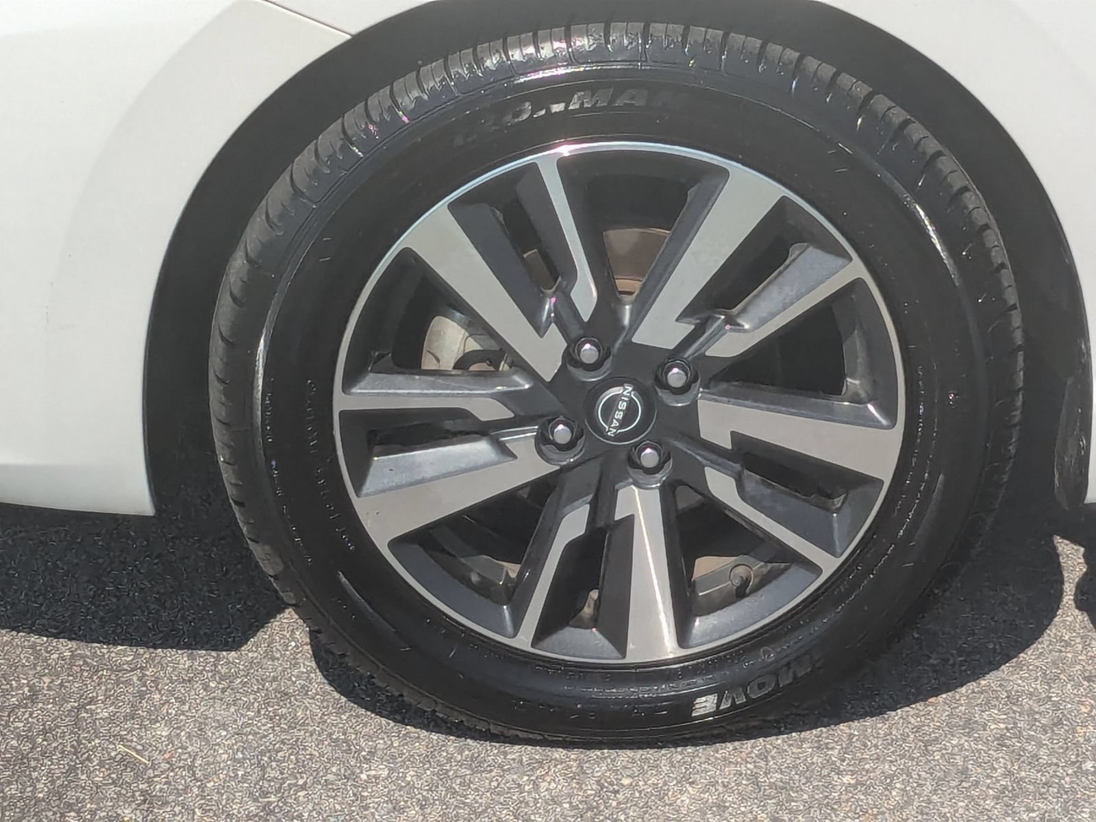 Used 2025 Nissan Versa SV FWD image 10