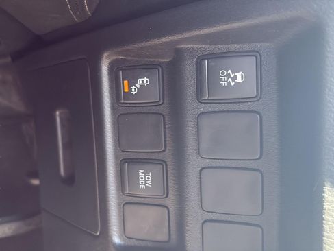Used 2019 Nissan Pathfinder SV AWD/4WD image 29