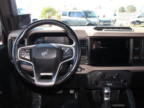 Used 2022 Ford Bronco Wildtrak image 14