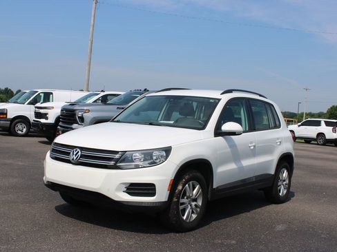 Used 2016 Volkswagen Tiguan S FWD image 4