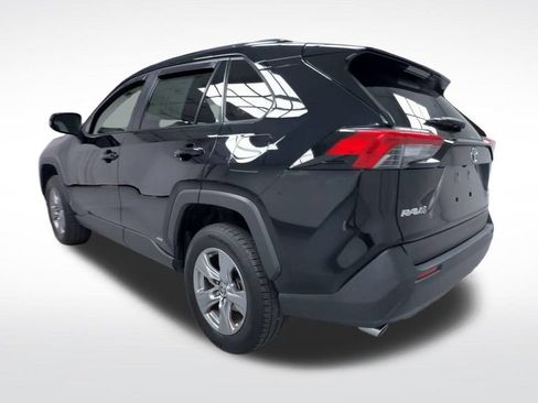 Used 2022 Toyota RAV4 LE AWD/4WD image 6