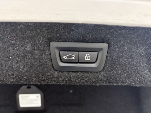 Used 2019 BMW 530e w/ Convenience Package image 10