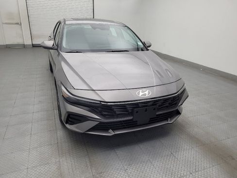 Used 2025 Hyundai Elantra SEL FWD image 14