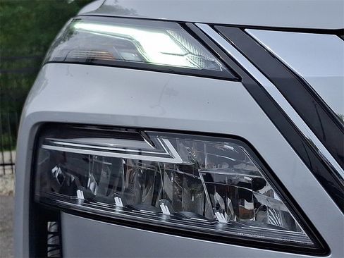 Certified 2023 Nissan Rogue SL w/ SL Premium Package image 10