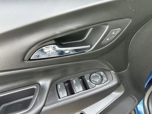 Used 2020 Chevrolet Equinox LT w/ Driver Convenience Package image 21