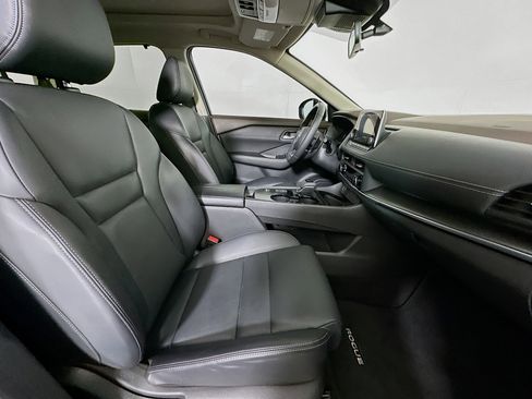 Used 2023 Nissan Rogue SV w/ SV Premium B Package image 31