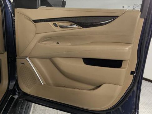 Used 2019 Cadillac Escalade Platinum AWD/4WD image 23