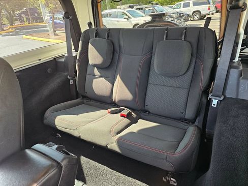 Used 2021 Jeep Wrangler Rubicon AWD/4WD image 17