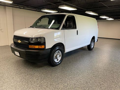 Used 2021 Chevrolet Express 2500 w/ Driver Convenience Package RWD image 9