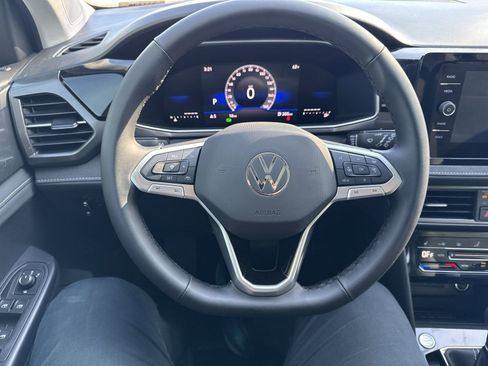 Certified 2025 Volkswagen Taos SE FWD image 42
