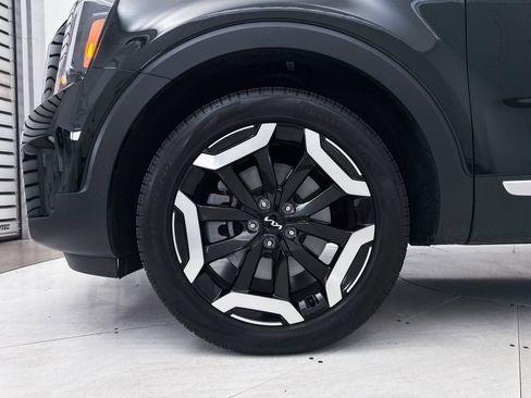Used 2024 Kia Telluride EX w/ EX Captain's Chair Package image 16