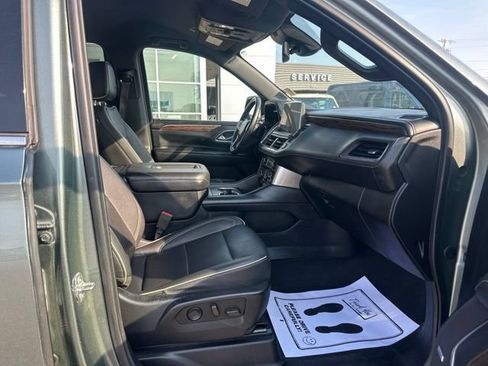 Used 2023 Chevrolet Suburban Premier AWD/4WD image 8