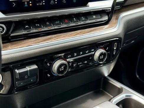 Used 2022 Chevrolet Silverado 1500 LT Trail Boss w/ Convenience Package II AWD/4WD image 17