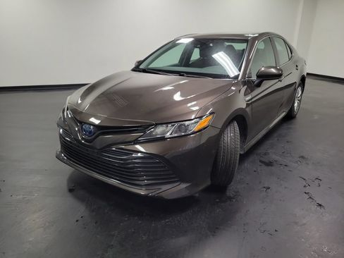 Used 2019 Toyota Camry LE FWD image 4