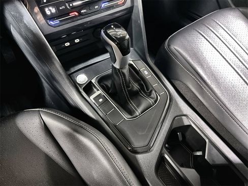 Used 2024 Volkswagen Tiguan SE image 35