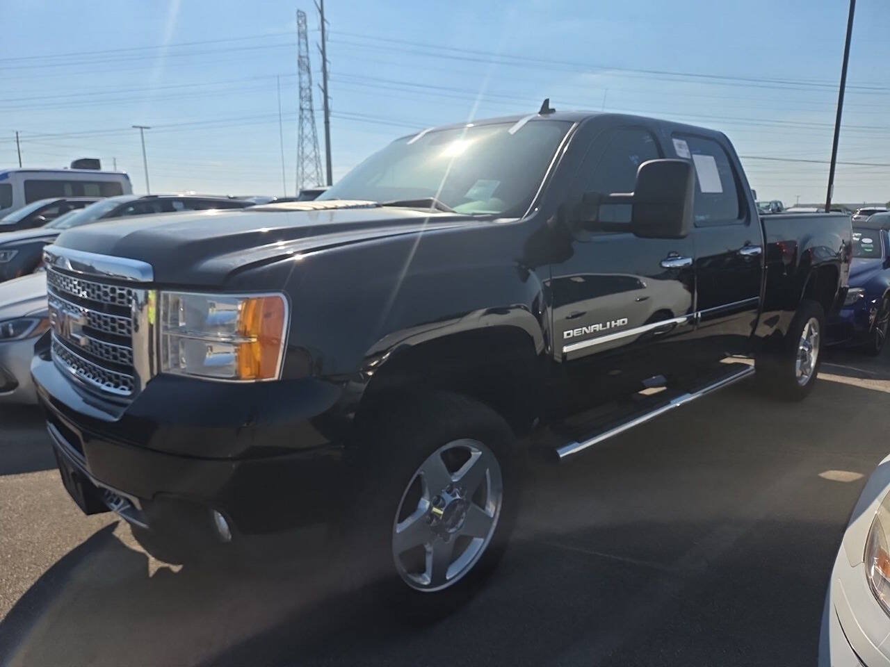 Used 2014 GMC Sierra 2500 Denali w/ Suspension Package, Off-Road AWD/4WD image 8