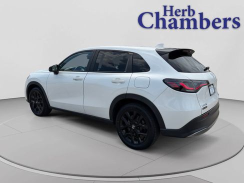 Used 2023 Honda HR-V Sport image 3