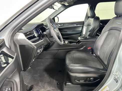 Used 2022 Jeep Grand Cherokee Trailhawk image 11