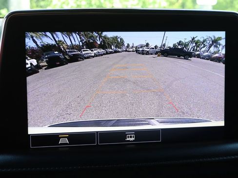 Used 2021 Chevrolet Suburban LT RWD image 39