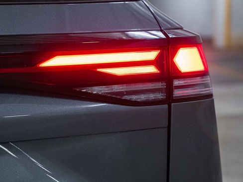 New 2025 Volkswagen Tiguan SE R-Line image 6