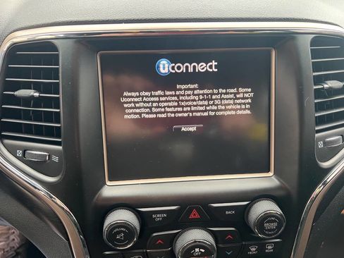 Used 2014 Jeep Grand Cherokee Laredo w/ 18" Wheel & 8.4" Radio Group image 25