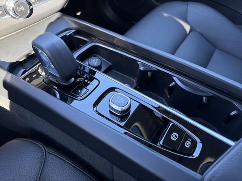 Certified 2025 Volvo XC60 B5 Plus image 26