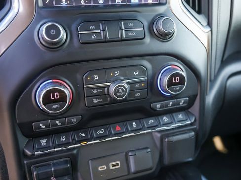 Used 2021 Chevrolet Silverado 2500 High Country w/ Z71 Off-Road Package image 22