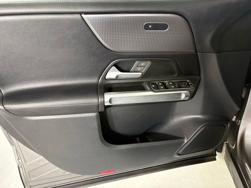 Used 2022 Mercedes-Benz GLB 250 image 14