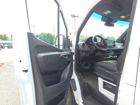 Used 2025 Mercedes-Benz Sprinter 2500 image 13