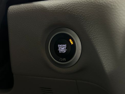 Used 2019 Chrysler Pacifica Limited FWD image 14