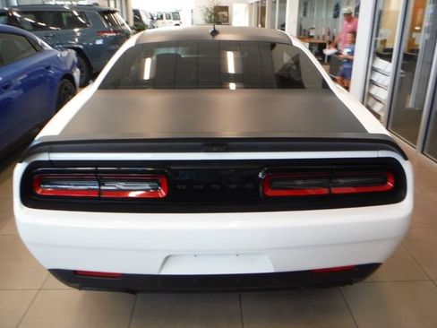 Used 2022 Dodge Challenger SRT Hellcat RWD image 18