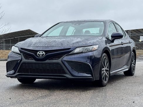 Used 2021 Toyota Camry SE FWD image 1