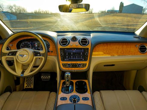 Used 2017 Bentley Bentayga W12 AWD image 14