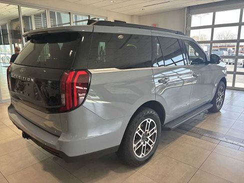Certified 2025 Ford Expedition Active image 3