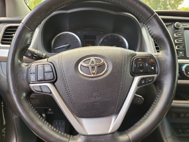 Used 2017 Toyota Highlander Limited Platinum FWD image 19
