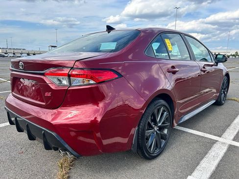 Used 2025 Toyota Corolla SE w/ Convenience Package FWD image 3