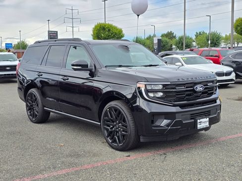 New 2027 Ford Expedition Platinum w/ Stealth Performance Package AWD/4WD image 3