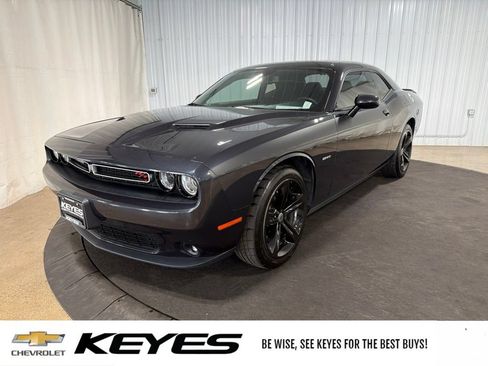 Used 2017 Dodge Challenger R/T RWD image 1
