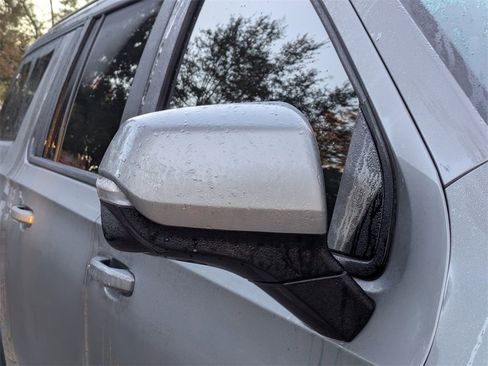 Used 2023 Chevrolet Suburban RST w/ Luxury Package image 11