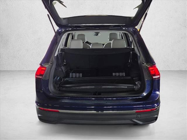 Used 2023 Volkswagen Tiguan SE FWD image 17