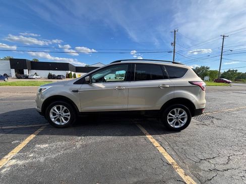 Used 2018 Ford Escape SE AWD/4WD image 2